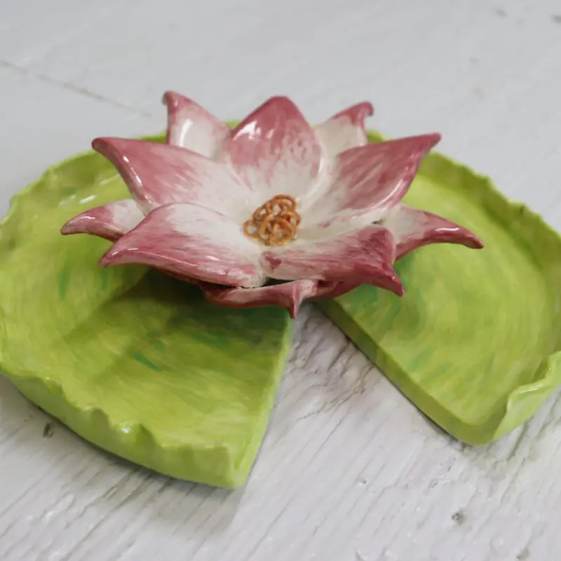 A ceramic sculpture of a lilypad