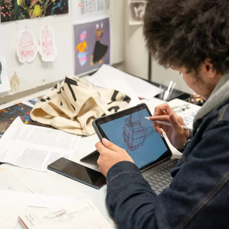 Person drawing on an iPad