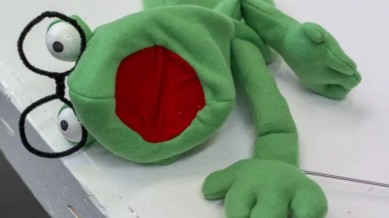 green puppet