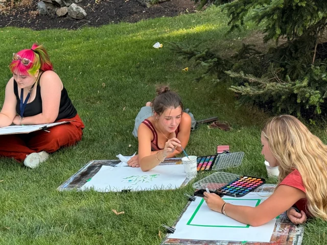 A few of our Pre-college students enjoyed a late-afternoon plein-air session with Joli Ayn Wood yesterday!
@jolisart #PreCollegeArt #PleinAirPainting #WatercolorPainting